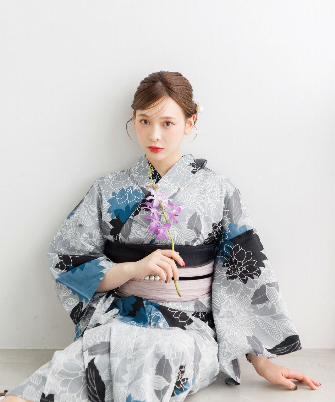 創美苑　DITA　浴衣セット　グレー系　花柄　兵児帯　フリーサイズ　絢爛重ね DITA - 創美苑 DITA 浴衣セット グレー系 花柄 兵児帯 フリーサイズ